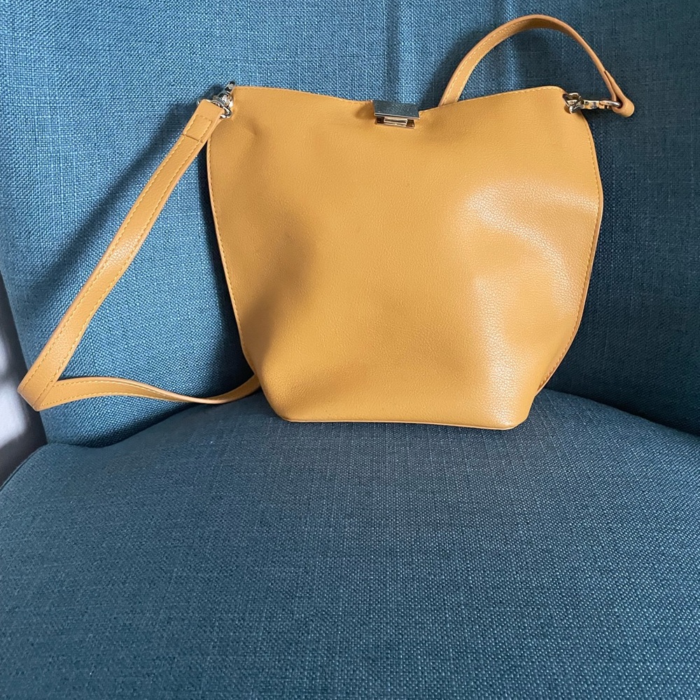 Sondra Robert’s Yellow Shoulder Bag